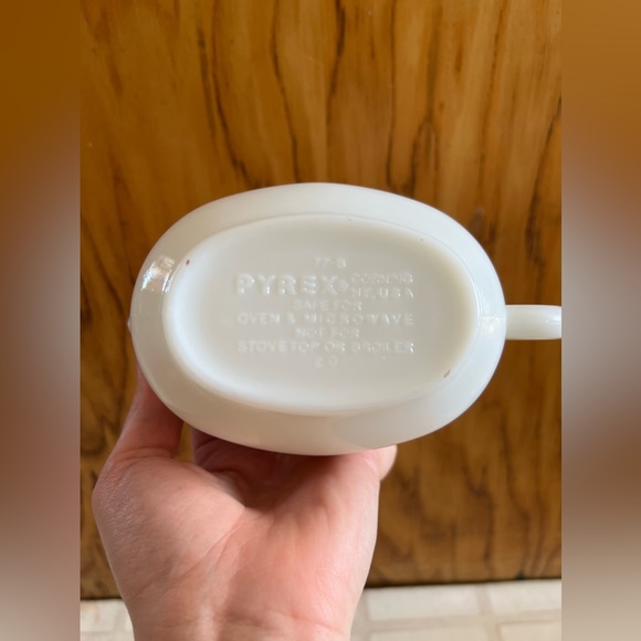 Pyrex Butterfly Gold Gravy Boat - Picture 2 of 2